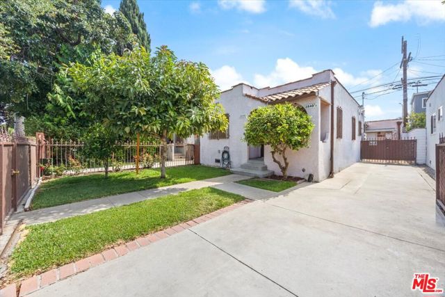 2840 S Mansfield Avenue, Los Angeles CA: https://media.crmls.org/mediaz/398a5a43-0c36-4064-be16-0885b7d33aad.jpg