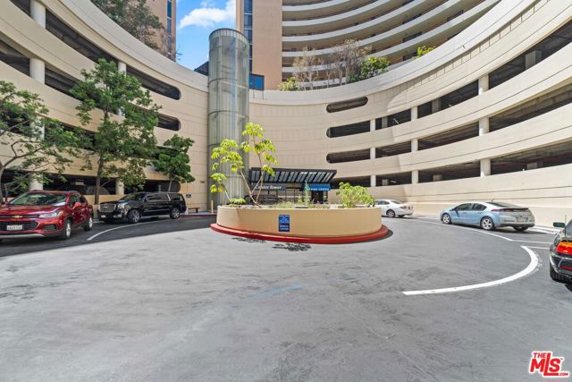 4316 Marina City Drive, Marina del Rey CA: https://media.crmls.org/mediaz/398a7842-a2fb-4361-a15d-c9a56a5fbe8e.jpg