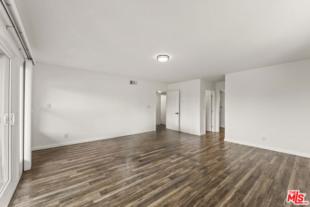 11621 Sunshine Terrace, Studio City CA: https://media.crmls.org/mediaz/398a7d4c-caa6-4fbb-8a49-2428b9cf618c.jpg