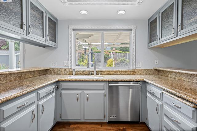 508 E Myrick Court, Clayton CA: https://media.crmls.org/mediaz/398ae233-ff80-422f-9f2b-d19b625a5e11.jpg