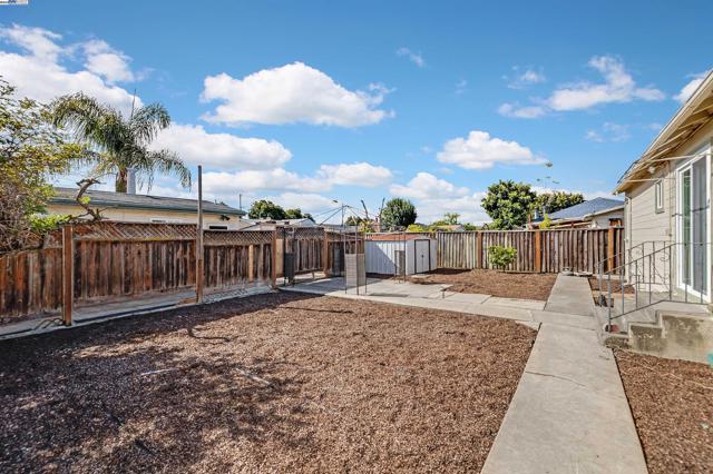 1250 147th Ave, San Leandro CA: https://media.crmls.org/mediaz/398b6922-db1d-405c-b63c-86a26ba49eab.jpg
