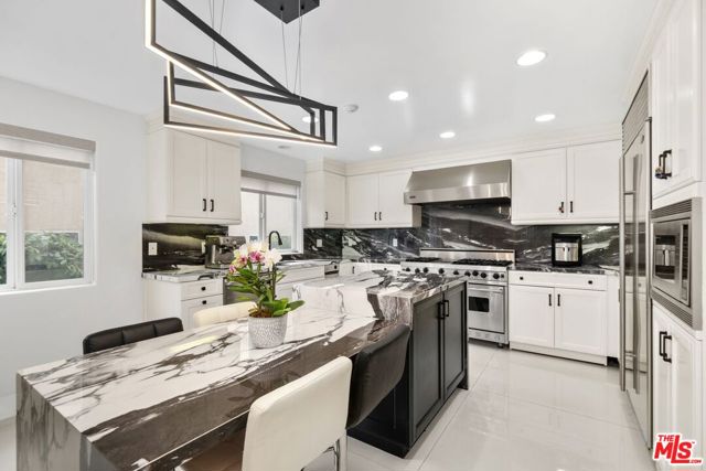 11974 Mayfield Avenue, Los Angeles CA: https://media.crmls.org/mediaz/398bb2a3-ead9-4bbf-8a24-0e2905a726a3.jpg