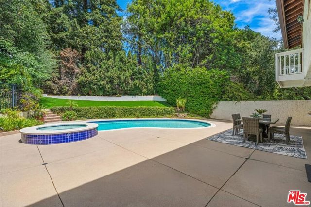 10411 Windtree Drive, Bel Air CA: https://media.crmls.org/mediaz/398c1b22-dd81-426a-8a91-858a56e411d4.jpg