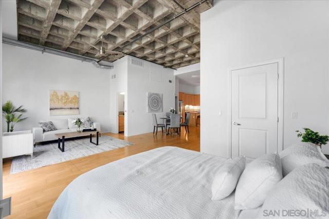 3211 5Th Ave, San Diego CA: https://media.crmls.org/mediaz/398cdb99-b574-4d11-bae1-0edaf2e87000.jpg