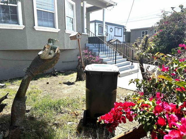 1610 85th Avenue, Oakland CA: https://media.crmls.org/mediaz/398d85f9-e100-45ac-879f-f1bf2a4cb721.jpg