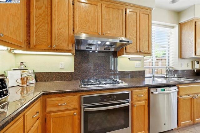 250 BRIDGEWATER RD, Hayward CA: https://media.crmls.org/mediaz/398e0302-280d-4a3b-8471-bbd0a644ea37.jpg