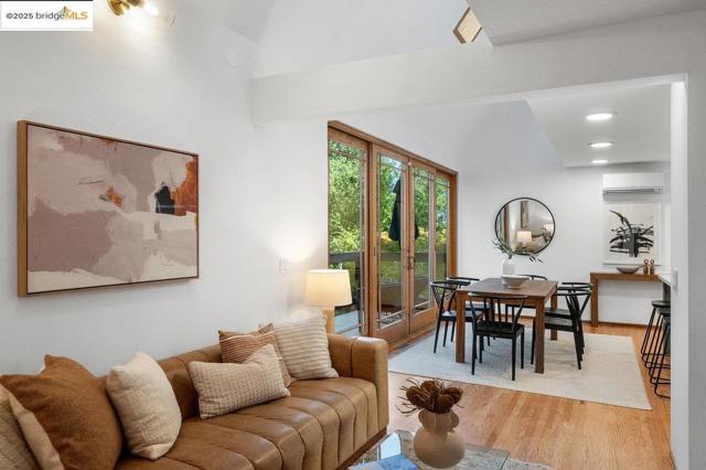 2112 Manzanita Dr, Oakland CA: https://media.crmls.org/mediaz/398e2c5d-f666-458a-ac9b-ac73c66c1350.jpg