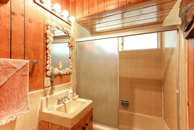 Image 22 of 75 For 2128 Salton View Dr