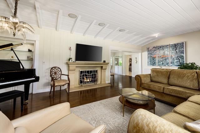 365 Camino Norte, Palm Springs CA: https://media.crmls.org/mediaz/398f711c-bcde-4215-aef5-623a45f59113.jpg