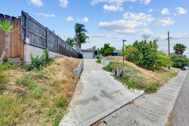 962 Wilson Avenue, El Cajon CA: https://media.crmls.org/mediaz/398fa838-aad7-4c09-8fb1-e9dd13c89b13.jpg