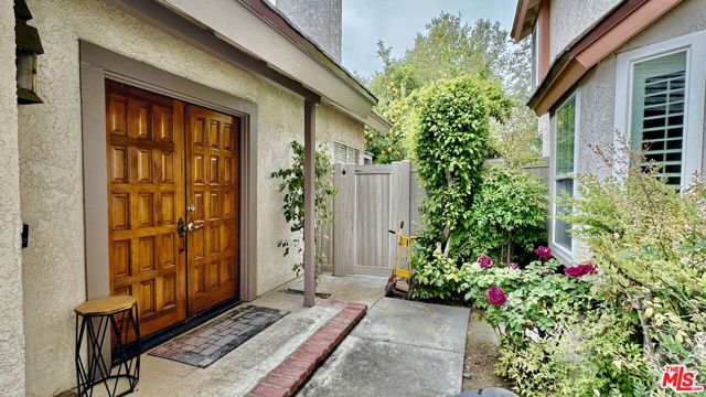 1873 Suntree Lane photo 2