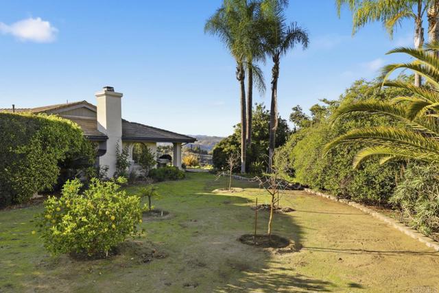 1524 Zutano Lane, Fallbrook CA: https://media.crmls.org/mediaz/398ff421-4ba2-4975-ae8a-d8bc5c417c0f.jpg