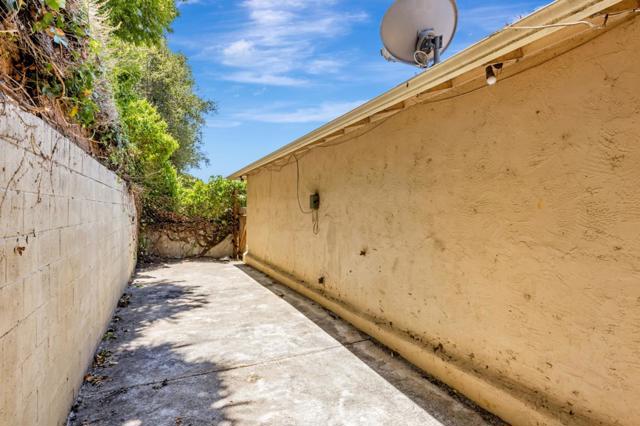 16668 Winding Boulevard, San Leandro CA: https://media.crmls.org/mediaz/39905699-9fd5-439d-bb27-ea3bdb138337.jpg
