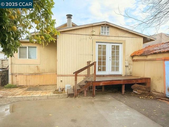 1716 Estudillo St, Martinez CA: https://media.crmls.org/mediaz/39905db5-2e7c-4d6e-a4a6-ea19ace3a34e.jpg