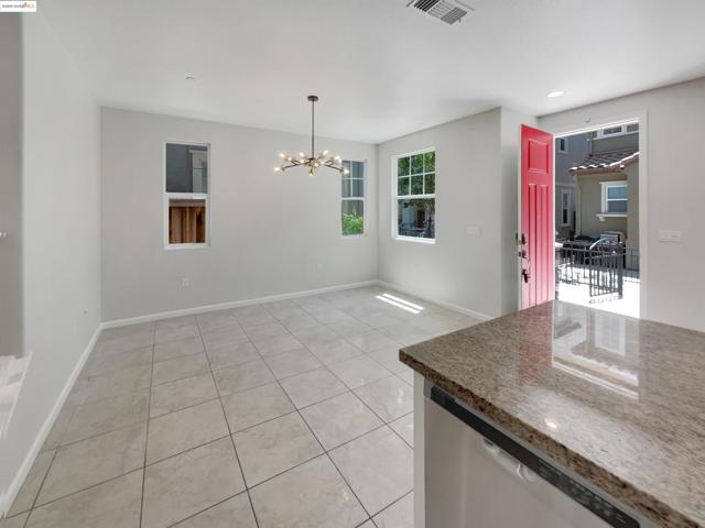 789 King Palm Ln, Brentwood CA: https://media.crmls.org/mediaz/3990d1db-edff-49c5-8d69-a8cc0146ab53.jpg