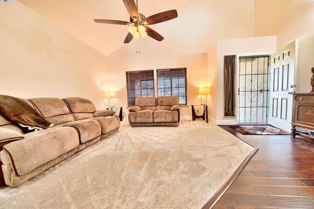 4516 Old Mill Ct, Salida CA: https://media.crmls.org/mediaz/3991449b-46d7-4d95-9a6b-991efedc0be1.jpg