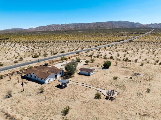 Detail Gallery Image 3 of 67 For 5066 Lear Ave, Twentynine Palms,  CA 92277 - 5 Beds | 5 Baths