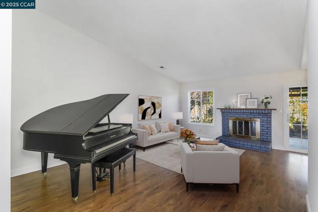 1769 Redwood Rd, Hercules CA: https://media.crmls.org/mediaz/3991c070-ef7e-411c-8116-ef45526dada3.jpg