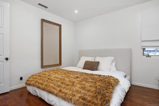 227 Neptune Ave, Encinitas CA: https://media.crmls.org/mediaz/39923b10-d6e0-4174-aac4-3b37ce8084f7.jpg