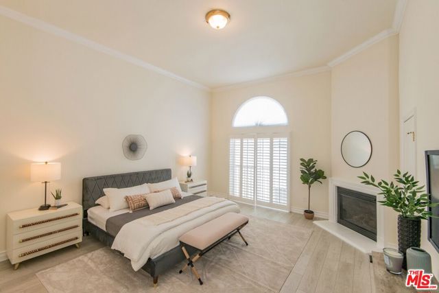 1747 S Barrington Avenue, Los Angeles CA: https://media.crmls.org/mediaz/3992c9d6-07ed-4f7b-835e-e8757a74c608.jpg
