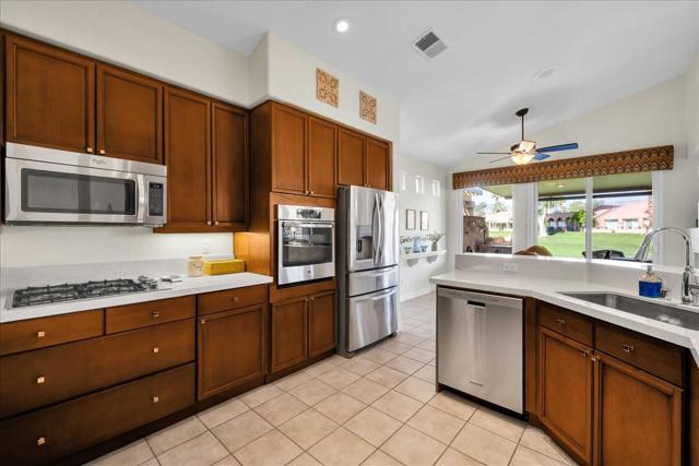 42197 Turqueries Avenue, Palm Desert CA: https://media.crmls.org/mediaz/3992d679-0dfe-442c-bef9-f11b9a1c6d37.jpg