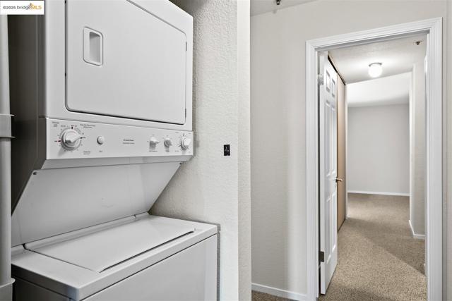 1301 Quarry Ct, Richmond CA: https://media.crmls.org/mediaz/39930b7c-232b-45b5-b183-44b1d3060018.jpg