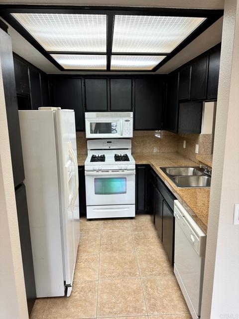 Detail Gallery Image 15 of 15 For 2085 Lakeridge Cir #202,  Chula Vista,  CA 91913 - 2 Beds | 2 Baths