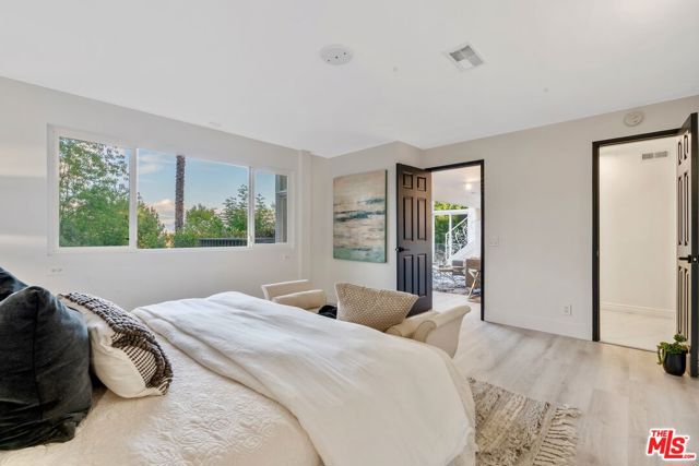 4854 Brewster Drive, Tarzana CA: https://media.crmls.org/mediaz/3993b7c6-5e56-40a8-9064-ed6ba8e28288.jpg