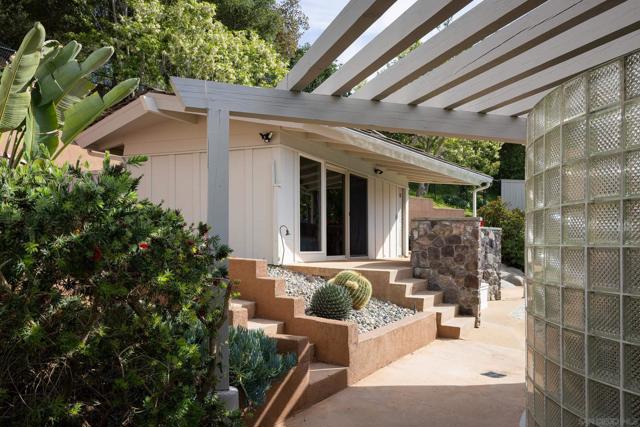 16204 Orchard Bend Rd, Poway CA: https://media.crmls.org/mediaz/3993bb84-a32c-47f7-95b3-12d839f79ac5.jpg
