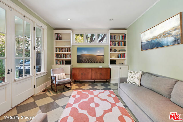 813 Crestmoore Place, Venice CA: https://media.crmls.org/mediaz/39948c50-d836-4674-9f2e-8846ad6d7c0b.jpg