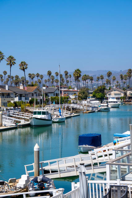 2851 Seahorse Avenue, Ventura CA: https://media.crmls.org/mediaz/3994b25a-2d1c-4318-a42c-8dbe1400edc3.jpg