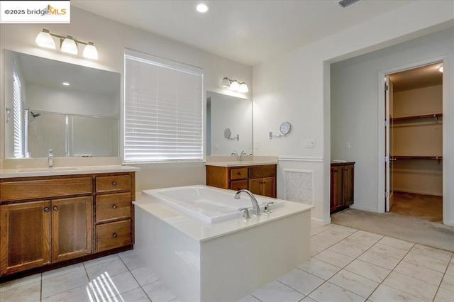 809 BLUESTONE DR, Oakley CA: https://media.crmls.org/mediaz/3994b44b-9a9d-4a9c-ac4c-9bb68622bad0.jpg