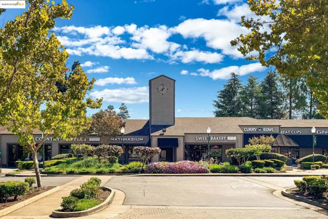 1515 Schenone Ct, Concord CA: https://media.crmls.org/mediaz/3994eb37-d3ea-4506-a273-29c674afa5c4.jpg