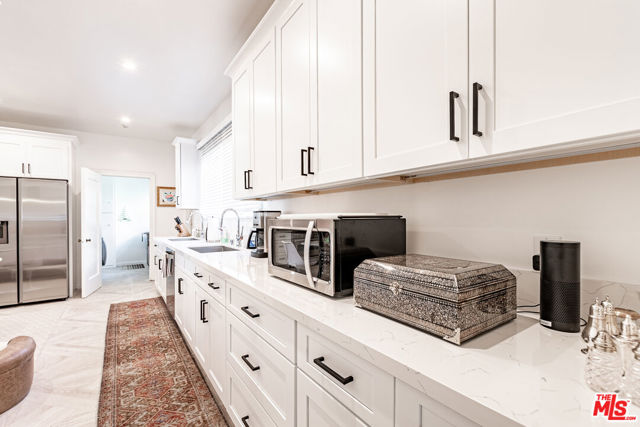 165 N Las Palmas Avenue, Los Angeles CA: https://media.crmls.org/mediaz/3994fdc9-e519-4ae8-9b44-ca33c715552e.jpg