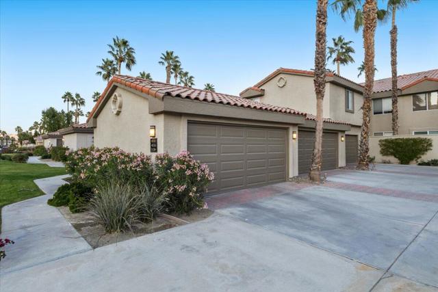 55566 Southern, La Quinta CA: https://media.crmls.org/mediaz/399561c3-d635-42f9-bd84-4053cb4415e0.jpg