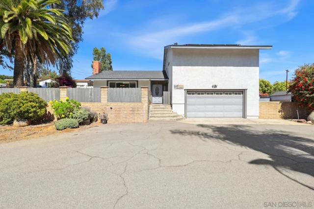 11353 Rocoso Rd, Lakeside CA: https://media.crmls.org/mediaz/3995c42e-4b21-42de-a132-a39629c14395.jpg