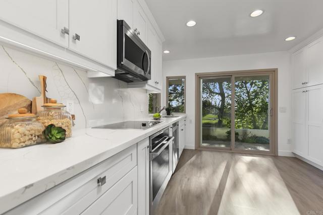 Detail Gallery Image 12 of 59 For 17636 Plaza Arica, San Diego,  CA 92128 - 3 Beds | 2 Baths