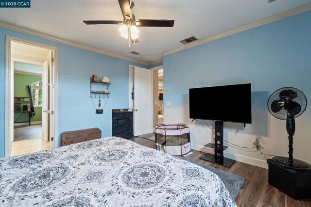 2550 E Jenny Ave, Fresno CA: https://media.crmls.org/mediaz/3996badc-76a9-469f-ba2a-204e01a3b387.jpg