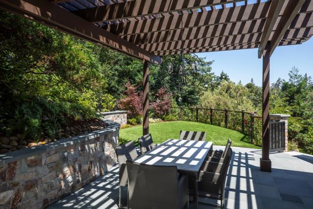 13801 Templeton Place, Los Altos CA: https://media.crmls.org/mediaz/3996e633-e11d-4bb6-844c-a888ef8e7e17.jpg