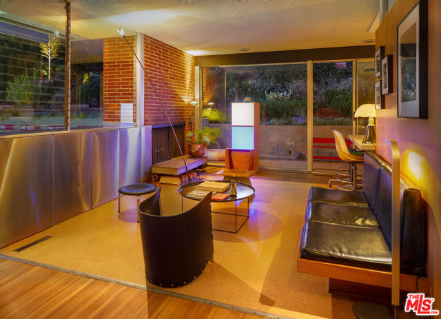 1531 N Tigertail Road, Los Angeles CA: https://media.crmls.org/mediaz/3996fe1a-0111-46d4-a987-37f3320467cb.jpg