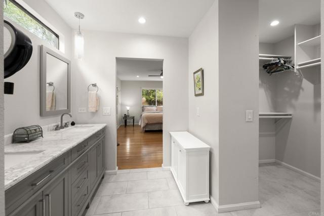 Detail Gallery Image 5 of 75 For 1402 Rimrock Dr, Escondido,  CA 92027 - 4 Beds | 3/1 Baths