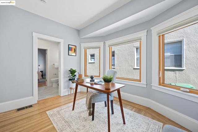1026 Ventura Ave, Albany CA: https://media.crmls.org/mediaz/39975ee5-6c29-4230-82a5-9b9e3a97a2ee.jpg