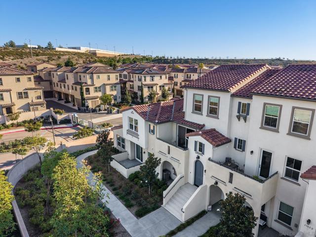 4382 Pacifica Way, Oceanside CA: https://media.crmls.org/mediaz/39978cad-2635-463f-8d3a-4915ff6f88a3.jpg