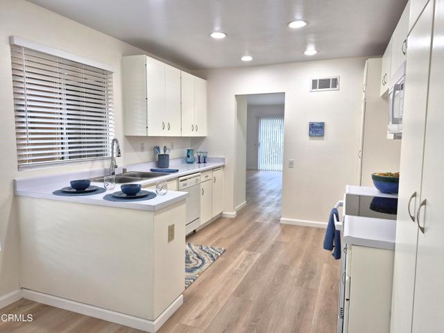 Detail Gallery Image 12 of 55 For 3225 Village 3, Camarillo,  CA 93012 - 2 Beds | 2 Baths
