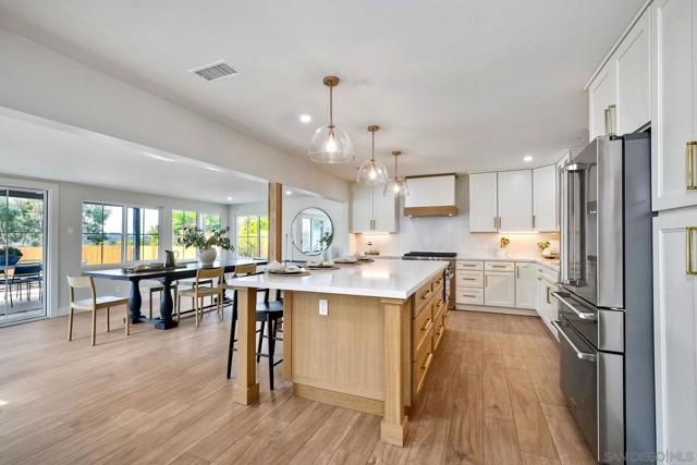 6630 Park Ridge Blvd, San Diego CA: https://media.crmls.org/mediaz/3998436b-ae02-4712-83eb-673807e0e40e.jpg