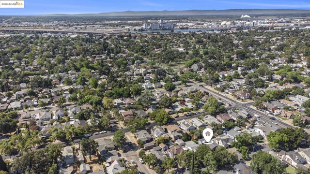1226 W Elm Street, Stockton CA: https://media.crmls.org/mediaz/3998adb5-6b08-49f5-98c2-e84af71d1c30.jpg