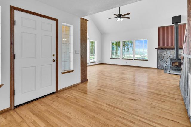 70500 Bradley Lockwood Road, Lockwood CA: https://media.crmls.org/mediaz/3998ec0a-1ec1-48ff-8575-7fd575210eb6.jpg