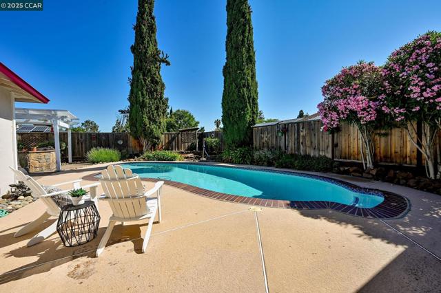 427 Dale Rd, Martinez CA: https://media.crmls.org/mediaz/39990905-6a16-4d01-83d9-2fb32d6d82f8.jpg