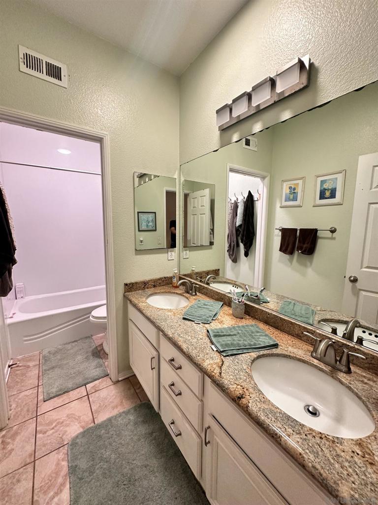 https://media.crmls.org/mediaz/39998a30-6a5a-4d0a-bf65-47c596fbe69b.jpg?preset=X-Large