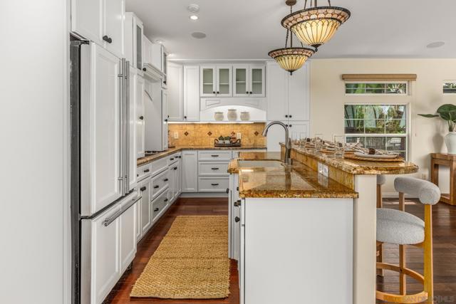 7940 La Jolla Shores Dr, La Jolla CA: https://media.crmls.org/mediaz/399a3094-d543-4fa2-b18f-3784c9ab3f65.jpg